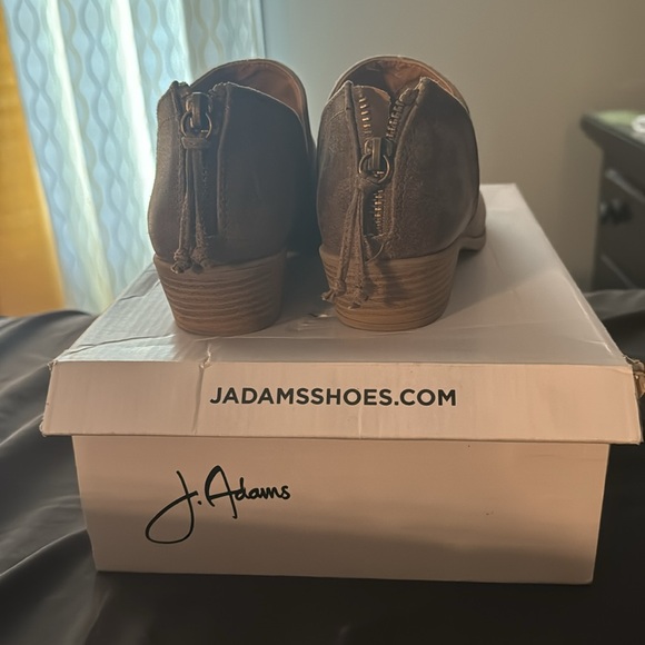 J Adams  Levi Ankle Boot Taupe 6 1/2 - Picture 3 of 4